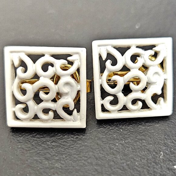 Vintage Trifari White Enamel Chain & Pendant Necklace and Earrings - Picture 11 of 14